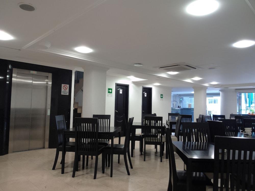 Hotel Calasanz Real ميديلين المظهر الخارجي الصورة