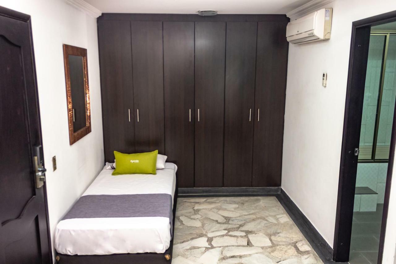 Hotel Calasanz Real ميديلين المظهر الخارجي الصورة